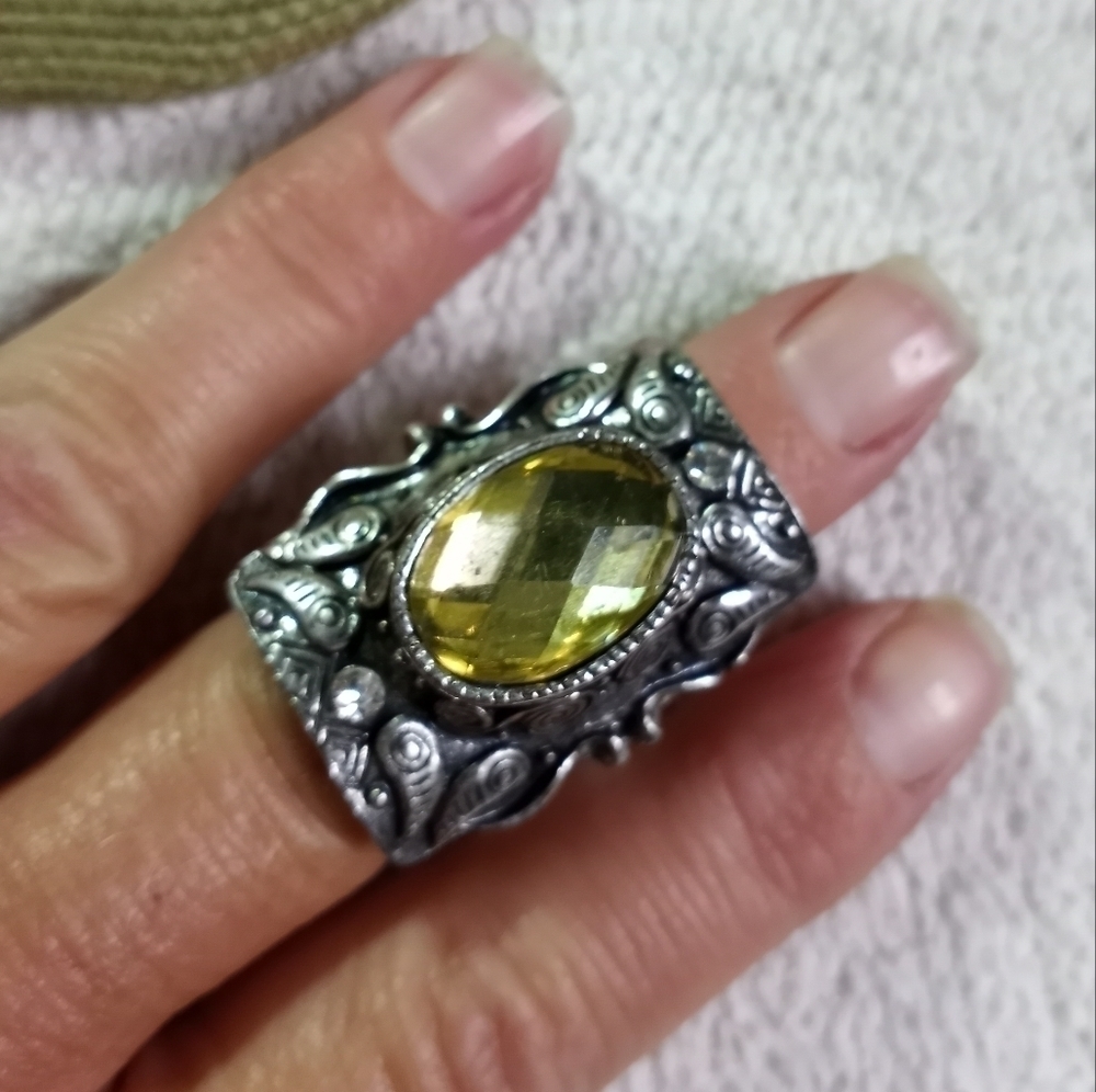 Silvertone large yellow stone decorative adjustable ring